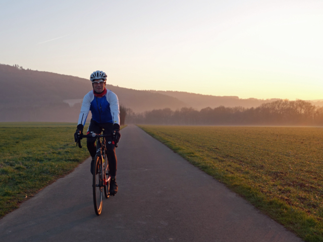 Radfahren im Sonnenuntergang