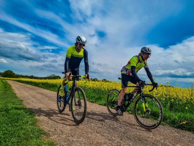 Heute am Samstag mit Chris zu einer entspannten Crosserrunde verabredet. Viel gesehen auf Tour und viel miteinander geschnackt.
Wünsche allen ein schönes Wochenende. 

Today on Saturday I arranged to meet Chris for a relaxed crosser ride. Saw a lot on the tour and chatted a lot.
Wishing everyone a great weekend.

#cubebikes #cubecrossrace #passionebici #radsport #passionducyclisme #cyclingpassion #cyclocross #ultegradi2 #newmancomponents #passionciclista